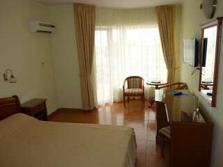 Отель Hotel Amiral Мамая Двухместный номер с 1 кроватью или 2 отдельными кроватями-1